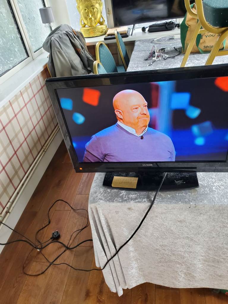 LUXOR 22 INCH DVD COMBI TV