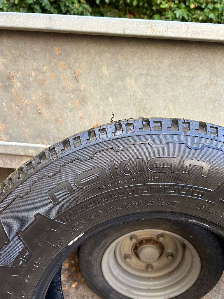 Nokian 275 / 70 / 17 tyres
