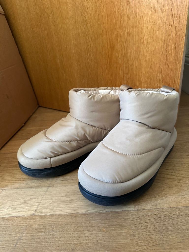 UGG Classic Maxi Mini Beige Slip On Puff Quilt Snow Boots EU 38 / UK 5