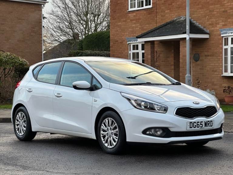 KIA CEED 1.6 CRDI ECODYNAMICS £20 ROAD TAX FULL SERVICE HISTORY 54,000 LOW MILES TWO KEYS 5DR MANUAL