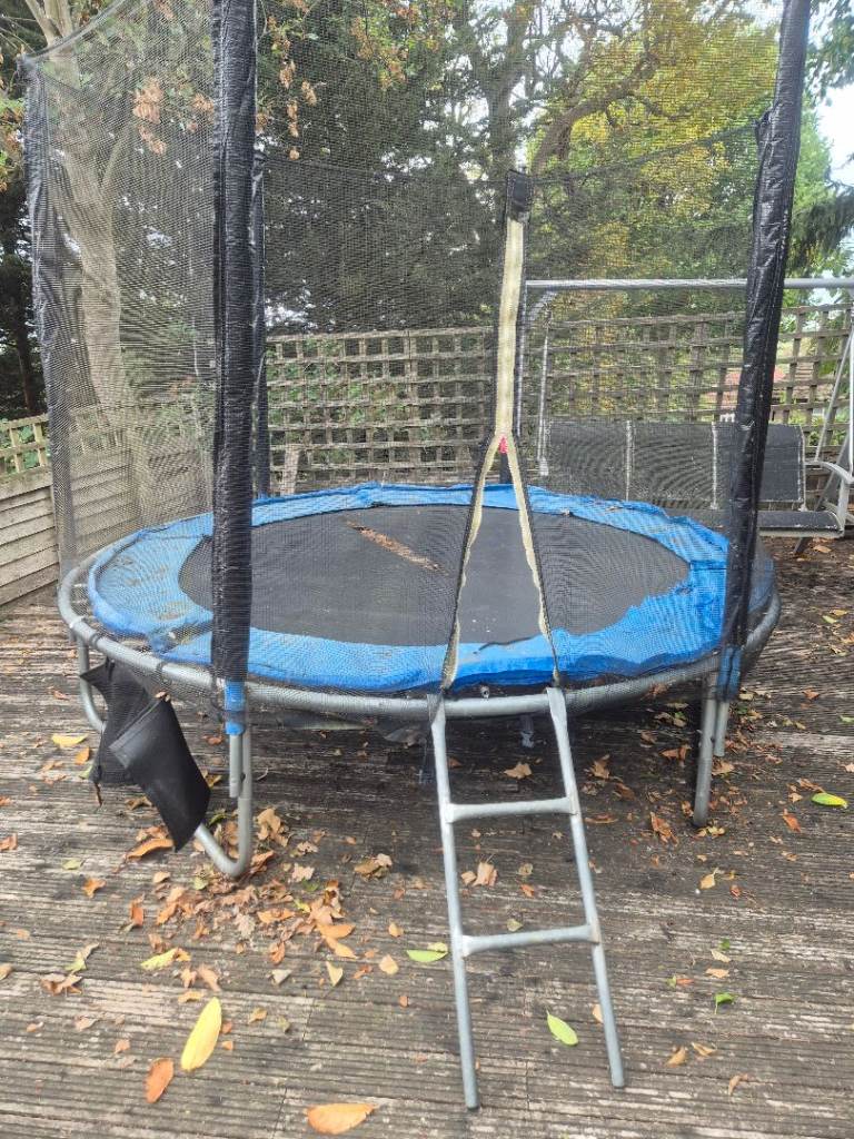 8 foot Trampoline £30, needs mat replacement 