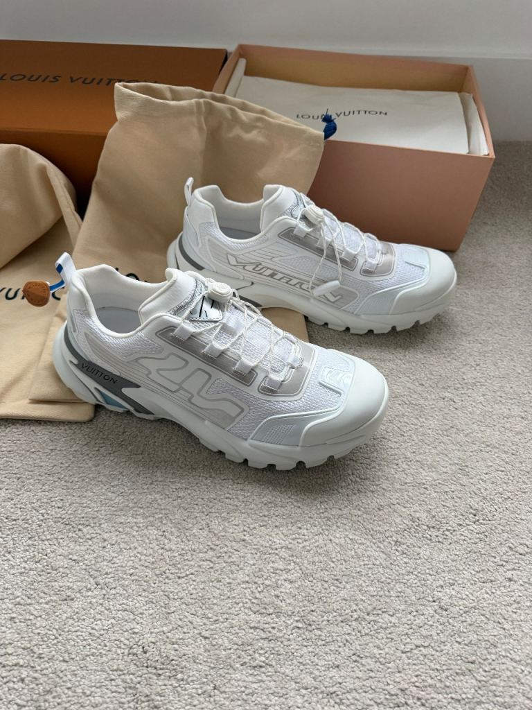 LV Men’s trainers white  UK9