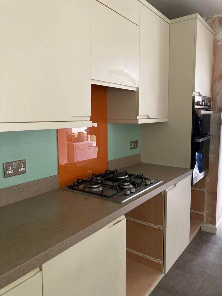 Gas hob with 4 rings