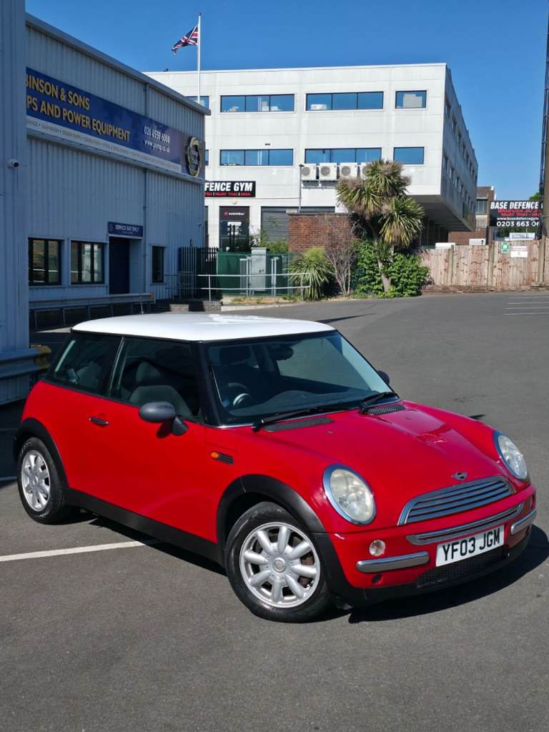 Mini Cooper AUTOMATIC, 14 service stamps, Air Con, ULEZ, hpi clear, MOT until Dec 26