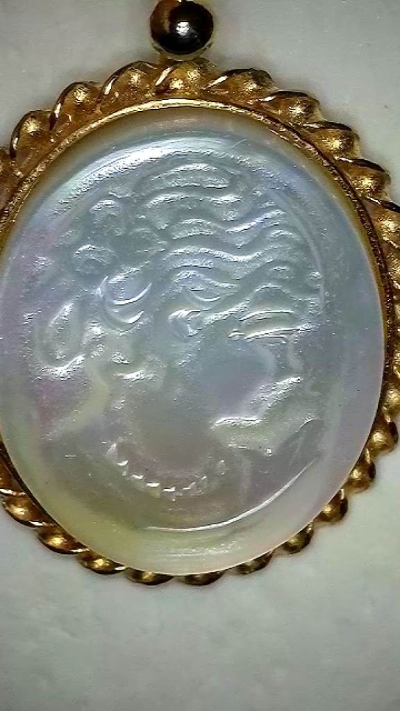 Vintage 925 silver gold plated mother-of-pearl cameo earrings - 3cm/1'' - box