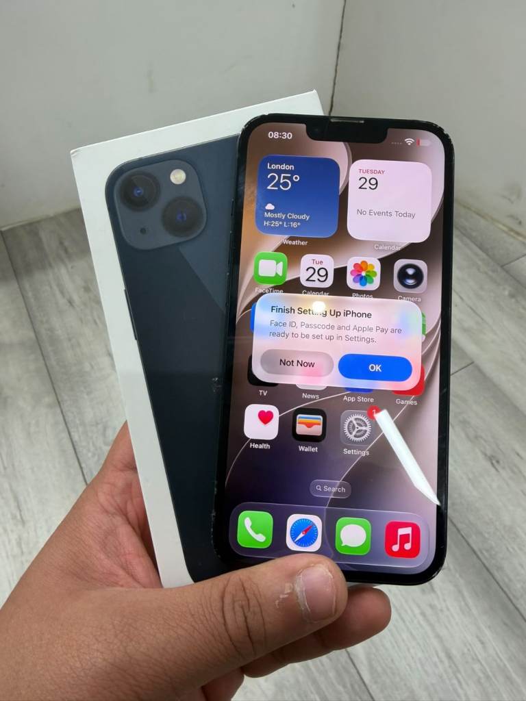 Apple iPhone 13 