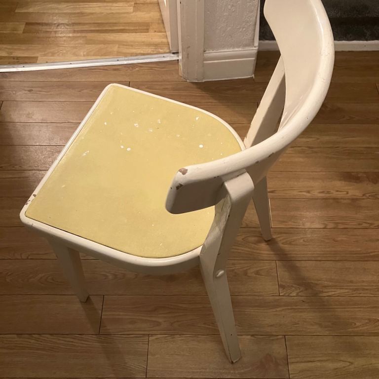 Set of 4 Retro cafe white chairs wooden seats 4 chairs included 