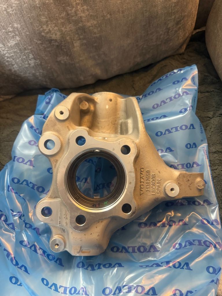 Volvo v40 n/s/f steering knuckle brand new genuine part