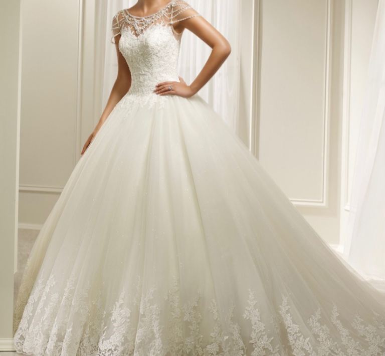 Stunning Bridal White/ Ivory Ball Gown wedding dress Size 12/14