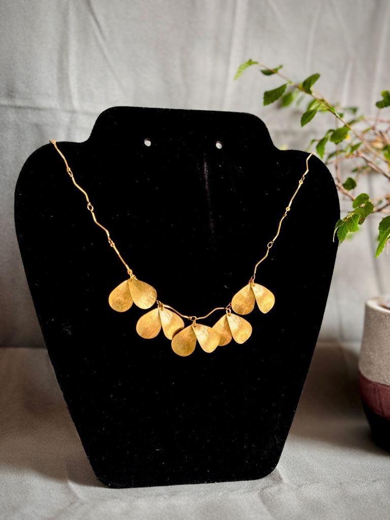 Brand new Jewelleries Free delivery near by