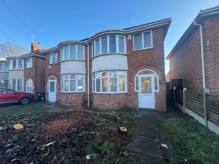 ***THREE BEDROOM HOUSE TO LET***GREAT LOCATION***WALKING DISTANCE TO SCHOOLS*** 