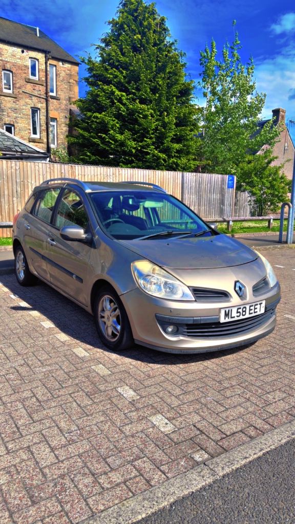 2008 RENUALT CLIO ESTATE 1.2 PETROL MOT DECEMBER STARTS N DRIVES GREAT CHEAP ON INSURANCE ULEZ FREE