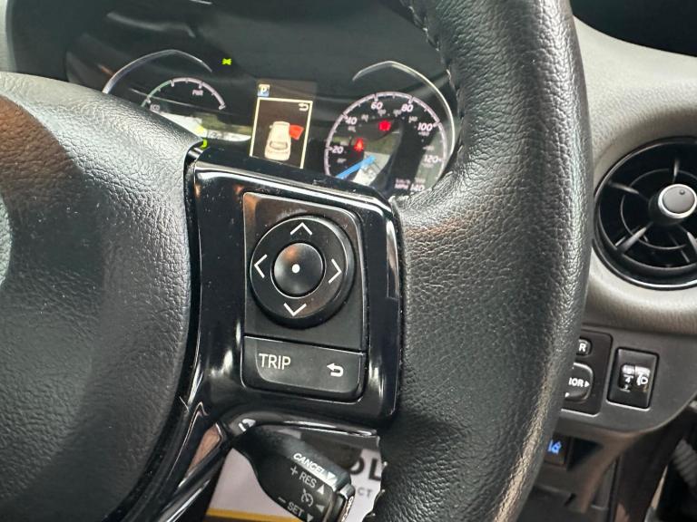 2017 Toyota Yaris 1.5 VVT-h Icon E-CVT Euro 6 (s/s) 5dr HATCHBACK Petrol/Electric Hybrid Automatic