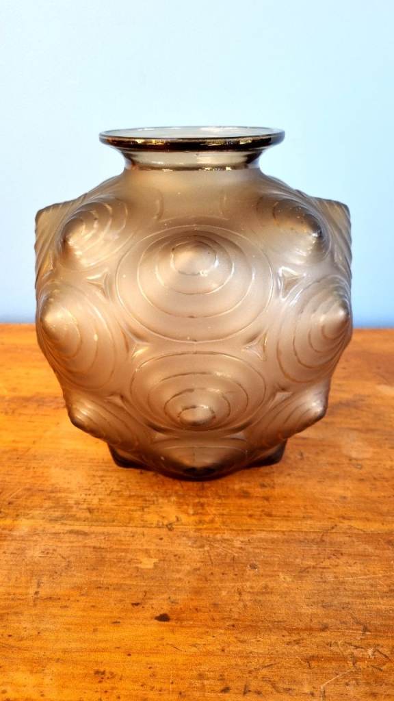 Sabino Glass Vase 'Coquille' Circa 1930 - Signed 'Sabino, France' on base