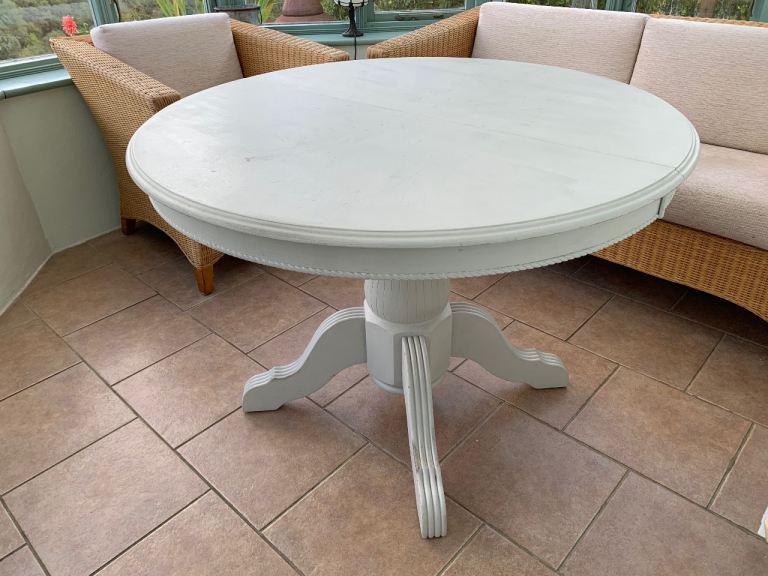 White Round Pedestal Dining Table – used distressed paint
