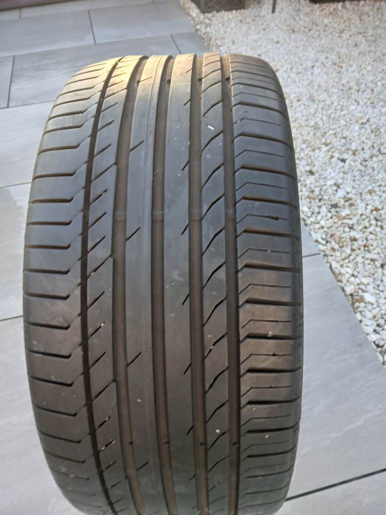 285 40 21 Continental Tyre 