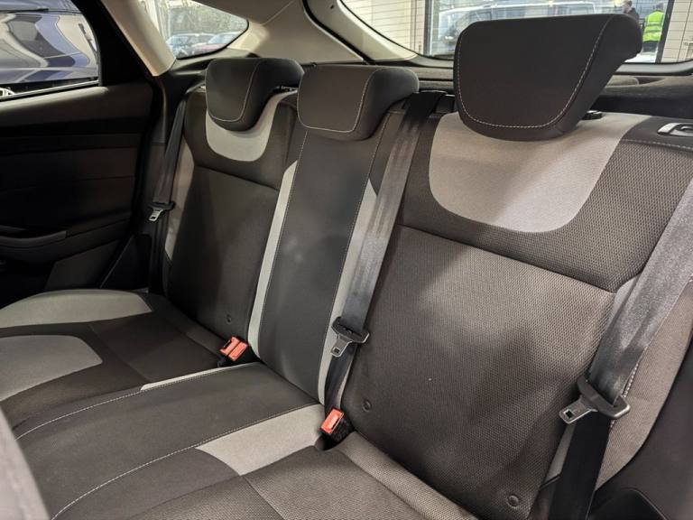 2014 Ford Focus 1.6 TDCi 115 Zetec Navigator 5dr HATCHBACK DIESEL Manual