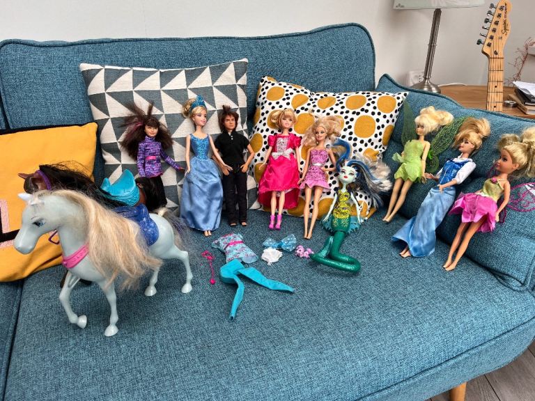 9 Barbie dolls and 2 horses - in great condition 