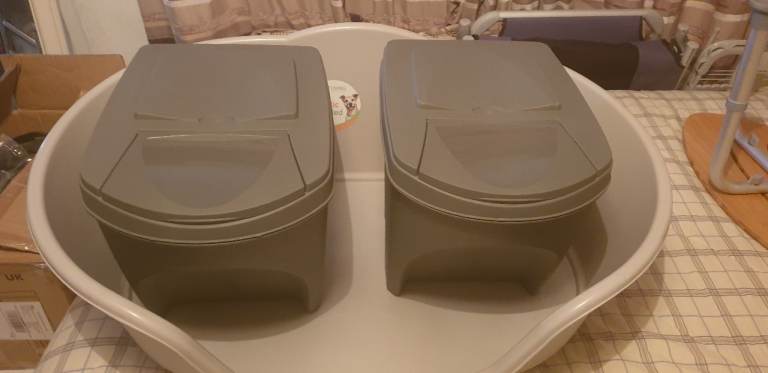 LARGE DOG BED PLUS STORAGE BINS 