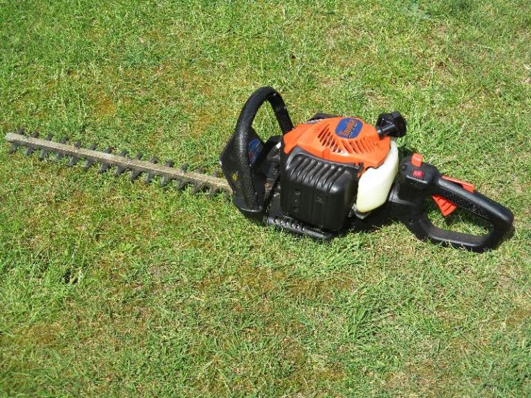 Tanaka THT 22 series hedge cutter