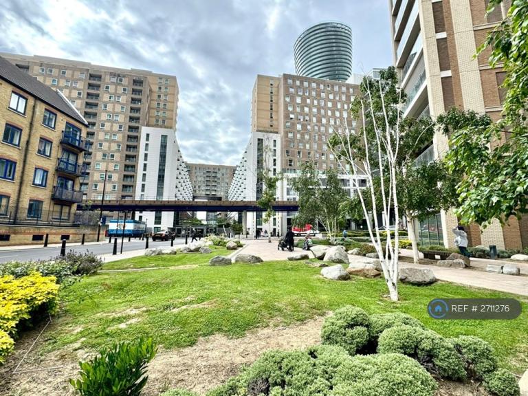 1 bedroom in Manchester Road, London, E14 (#2711276)