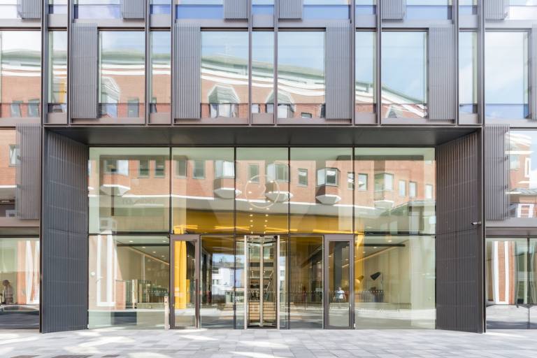 London - W6 8AF \ Office Space Designed for 2 Workstations