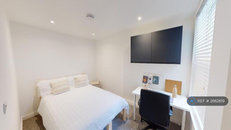 7 bedroom house in Pains Road, Southsea, PO5 (7 bed) (#2662619)