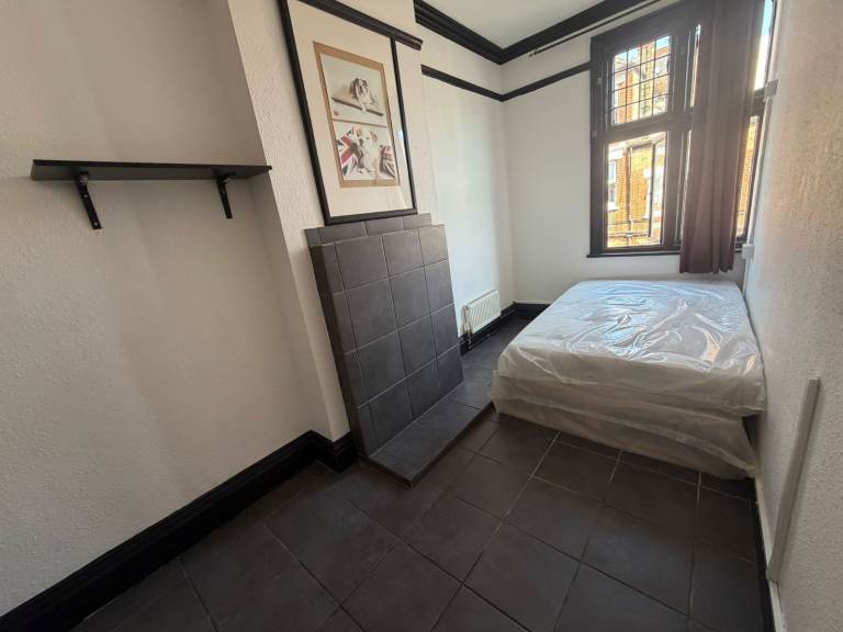Furnished room to rent in - NW10