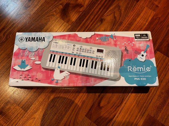 Keyboard - Yamaha Remie PSS-E30 