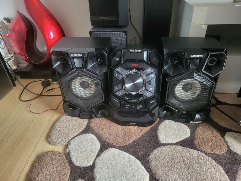 image for SAMSUNG GIGBLAST SOUND HI FI SYSTEM