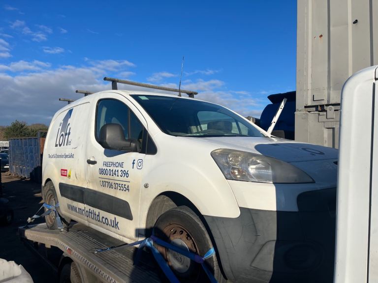 Peugeot partner Van 1.6 hdi 2012 white BREAKING FOR PARTS 