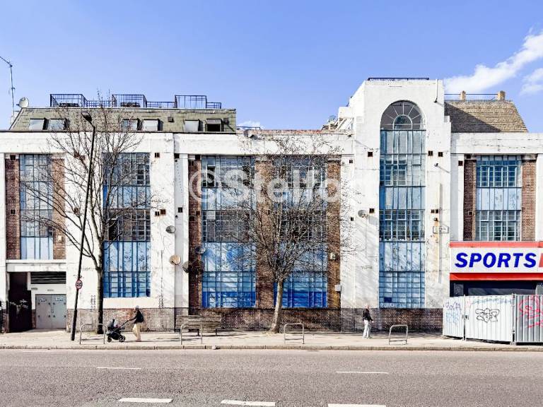 2 bedroom flat in Camden Road, London, N7