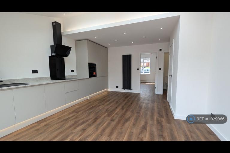 2 bedroom house in Meadow St, Stockport, SK2 (2 bed) (#1039066)