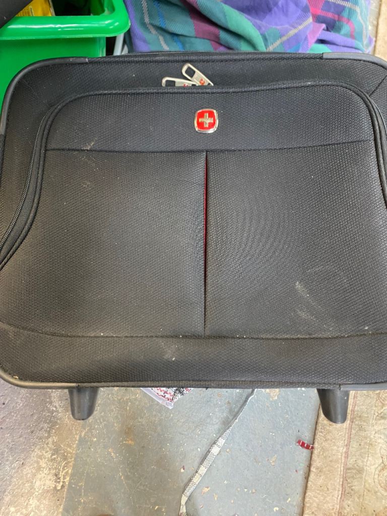 Swissgear Black Wheeled Suitcase – Good Condition