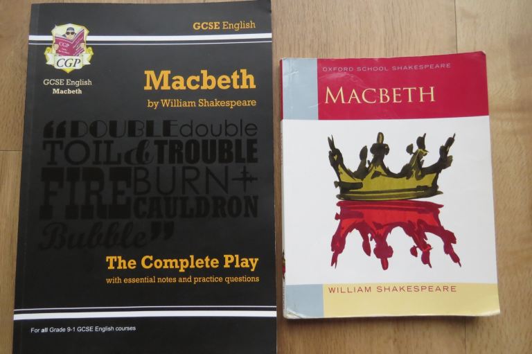 Grade 9-1 GCSE English Macbeth The Complete Play CGP + The Oxford School Shakespeare Macbeth Play