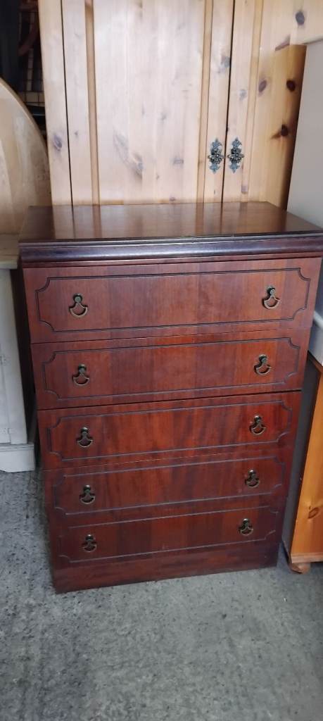Chest of drawers