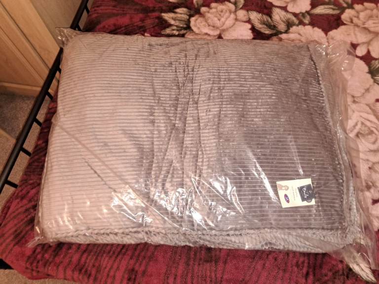 Large Dog Bed grand new 