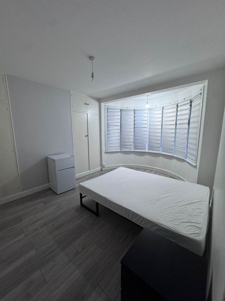 ✨ BRIGHT DOUBLE ROOM AVAILABLE IN BRUCE GROVE 🌟