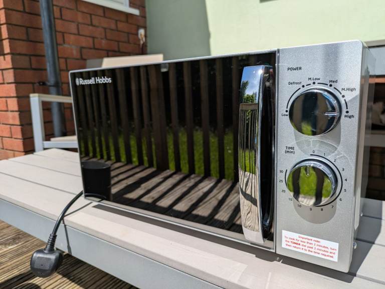 Russell Hobbs Microwave Oven 700W – Very Good Condition