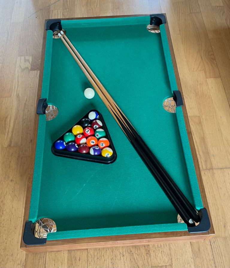 Pool table (92 x 51cm)