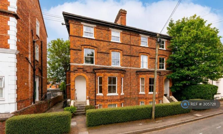 1 bedroom flat in Castle Crescent, Reading, RG1 (1 bed) (#3057211)