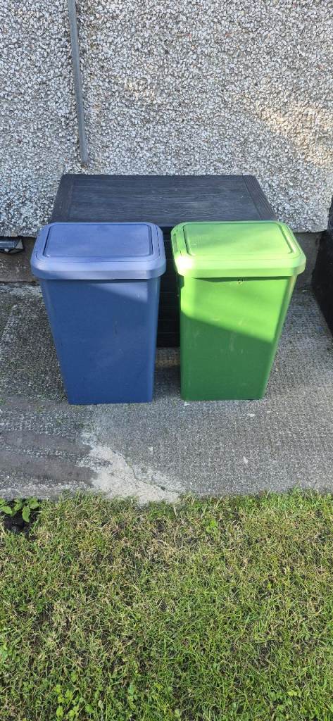 Free bins 1 blue 1 green