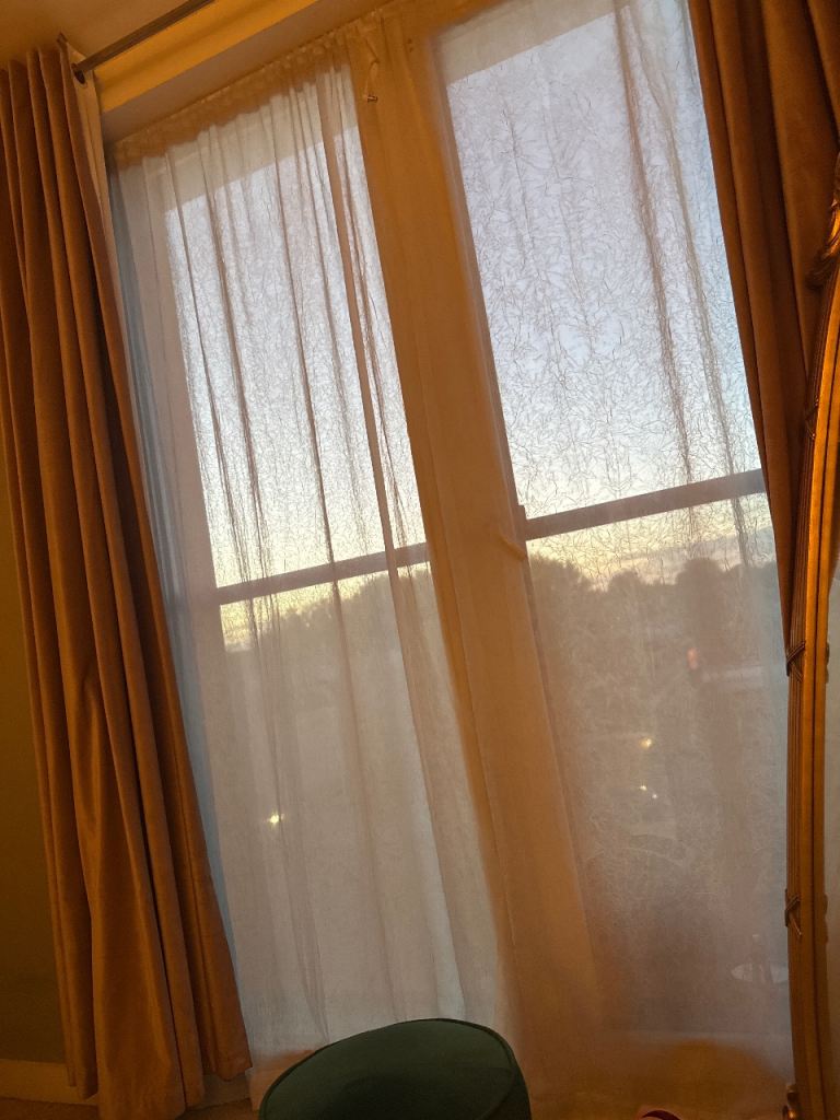Large room available in flat share in Richmond 