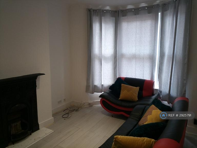 5 bedroom house in Gordon Road, Southend-On-Sea, SS1 (5 bed) (#2925791)