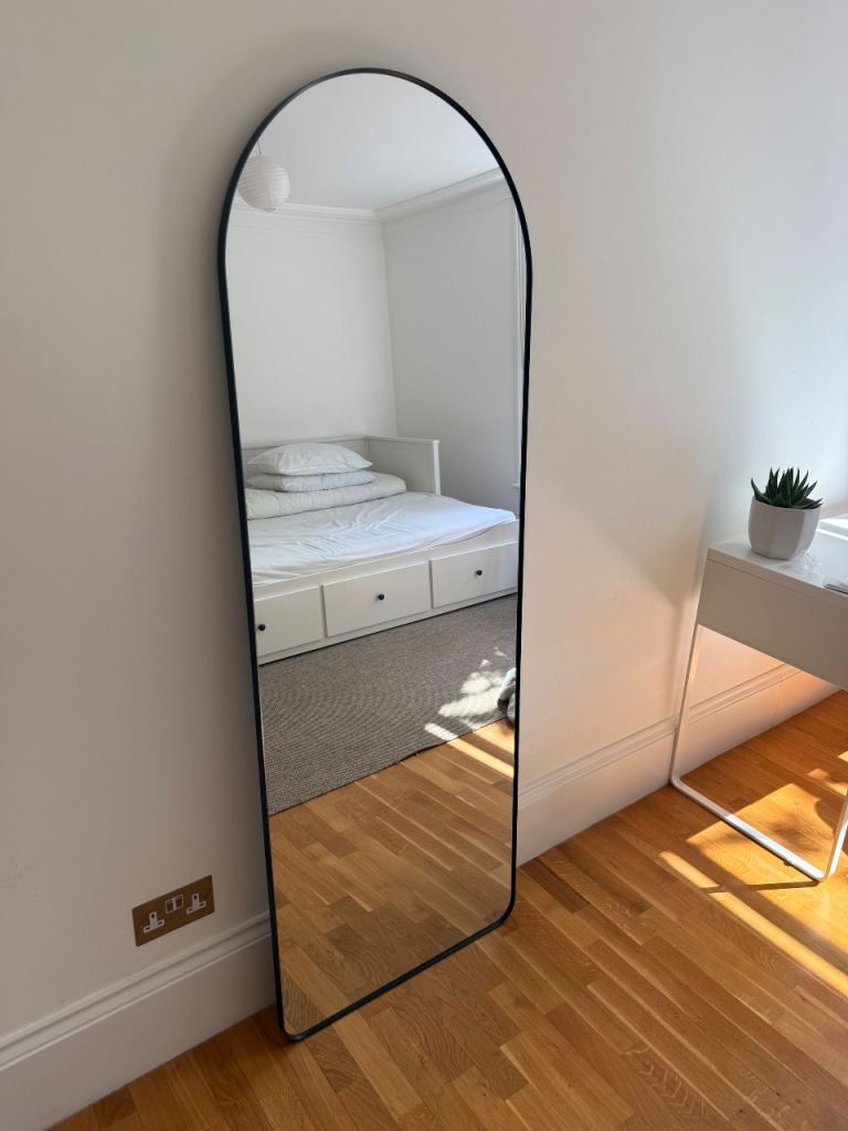 IKEA LINDBYN Mirror – Like New – Black Frame