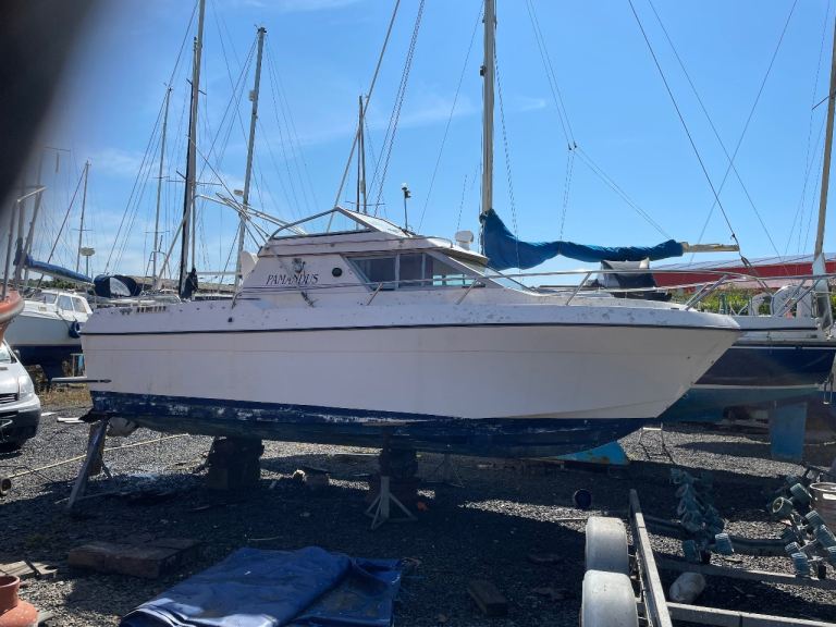 Cabin Cruiser Boat - Ready for Refurbishment