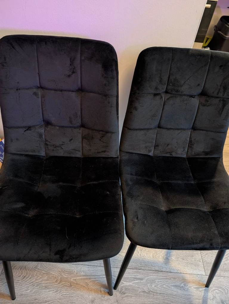 4 x black dining chairs. Good condition.