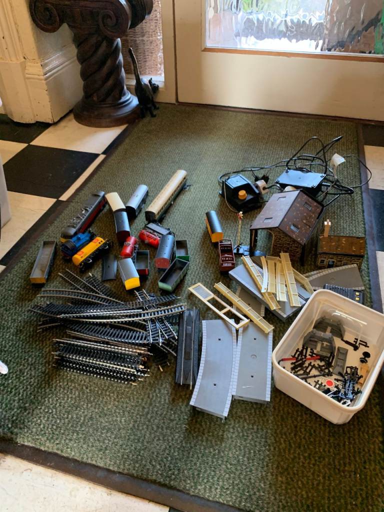 Large box of mixed model railway items (including locomotives)