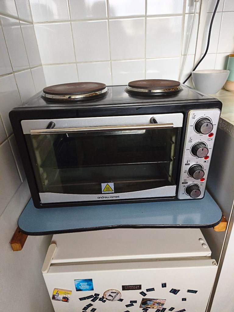 Compact Mini Oven with Hob Plates – Good Condition