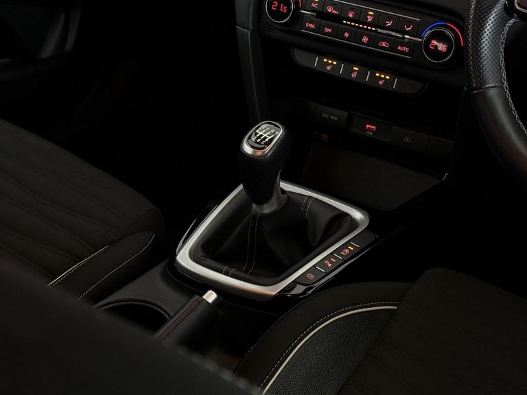 2022 Kia Ceed 1.5 T-GDi GT-Line Euro 6 (s/s) 5dr HATCHBACK Petrol Manual